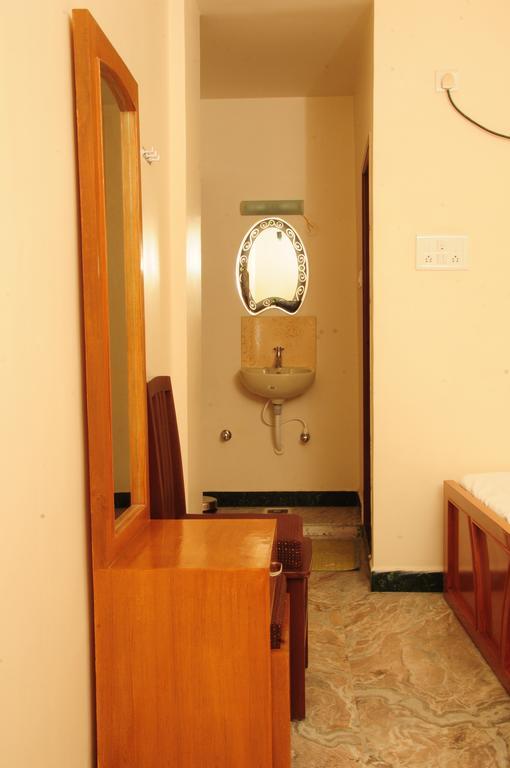 Hotel Rathnavel Towers Csennai Szoba fotó